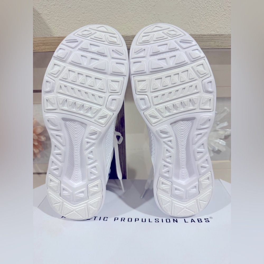 Women's Techloom Tracer Shoes In White/Black/Tie-Dye. NIB. SZ5 - Picture 6 of 8